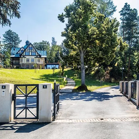 Capek בית הארחה 4*
